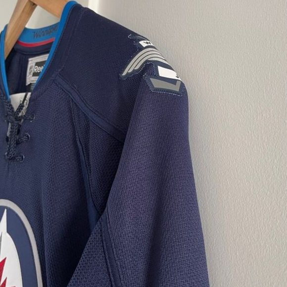 Women's Winnipeg Jets Jersey - HOME - Size S - Picture 4 of 5